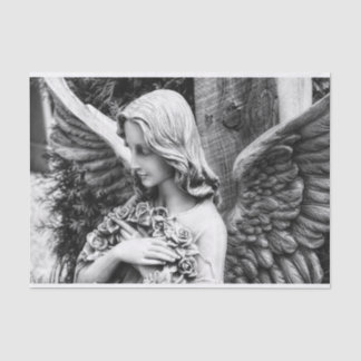 胸にバラを抱えた美しい天使 薄葉紙