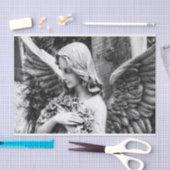 胸にバラを抱えた美しい天使 薄葉紙 (クラフト)