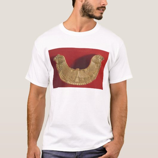 胸のオーナメントの型枠の《鳥》ハヤブサの軸受け木 Tシャツ (正面)