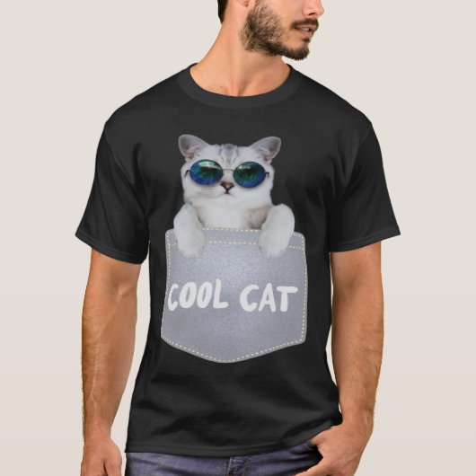 胸のクールポケットにサングラスを入れた猫 Tシャツ (正面)