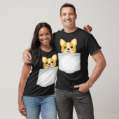 胸ポケットのコーギー犬 Tシャツ (ユニセックス)