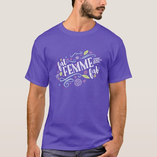 脂肪、Femme、およびすてき-ユニセックスな紫色のティー Tシャツ (正面)