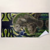 脆弱なバランスマネーテ  ビーチタオル (正面)