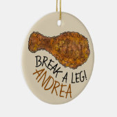 脚を折り開く夜のフライドチキンのドラムスティック セラミックオーナメント (右)