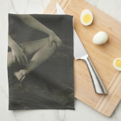 脚を組むかわいそうなメイドが大好き キッチンタオル (四つ折り)