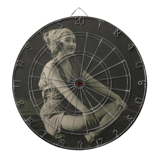 脚を組むかわいそうなメイドが大好き ダーツボード (正面)