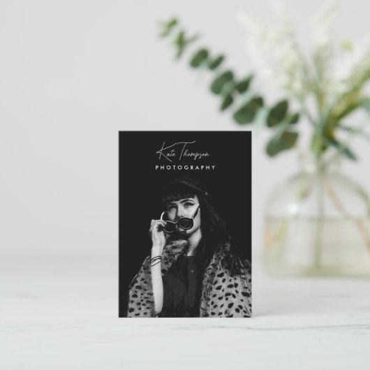 脚本フォント写真家白黒撮影 名刺 (スタンド正面)