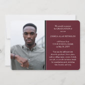 脚本モダンのマルーンと白4枚の写真卒業 案内状 (裏面)