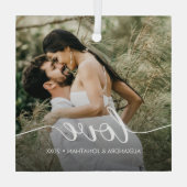 脚本モダンラブカップルの写真と年のカスタム ガラスオーナメント (裏面)