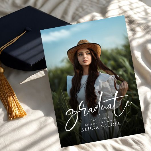 脚本モダン卒業生2枚の写真卒業 招待状