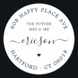 脚本モダン未来のミセス・差出人住所結婚ズ ラウンドシール<br><div class="desc">婚約シンプル差出人住所ラベルエレガントはに白と黒の丸いを使い、カップルの差出人住所は「未来のミセスとミスター」と書き物の書体の中に渦巻き形と小さなハートのシンボルを持つ家族の名モダン前。簡単にあなたの名前と住所を追加し、あなたの婚約まスタイリッシュたは最新のメーリングのために結婚、このミニマルリストのア救ドレスステッカーを使用する。おもし客様のサポートまたはマッ連絡チ製品は、親切に私の© y.BEE WEDINGS</div>