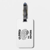 脳が修理のために閉じられている ラゲッジタグ (裏面縦)