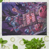 脳を配るハロウィーンゾンビのトリックまたは治療 キッチンタオル (折り畳み)