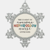 腎科おもしろいナース高素晴らし化 スノーフレークピューターオーナメント (正面)