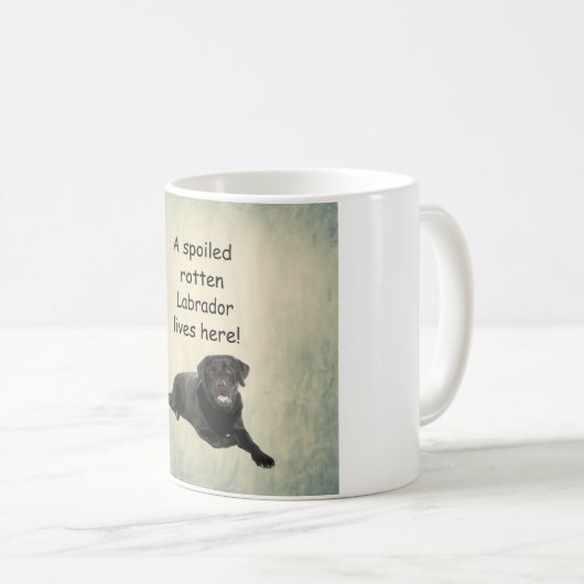 腐った腐った腐ったラブラドールがここに住んでいる コーヒーマグカップ (正面右)