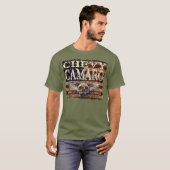 腐食させた旗に対するChevy Camaroのデザイン Tシャツ (正面フル)