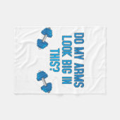 腕が大きく見える フリースブランケット (正面(横))