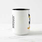 腕を組んだダフィー™ガモ |名前の追加 マグカップ (中央)