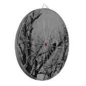 腕時計を取っている男性 ダーツボード (正面左)