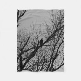 腕時計を取っている男性 フリースブランケット