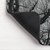 腕時計を取っている男性 マウスパッド (コーナー)