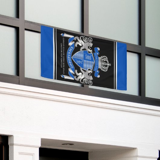 腕章を青い銀色の獅子の紋章にする 横断幕 (ビルの外側)