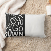 腰枕を下ろそうとしている ランバークッション (ブランケット)