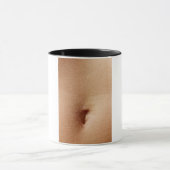 腹ボタンのクローズアップ マグカップ (中央)