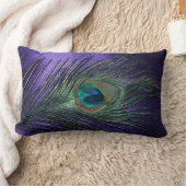 膚触りがよい紫色の孔雀の羽 ランバークッション (ブランケット)