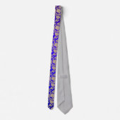 膚触りがよく青く、軽い金ゴールドの花柄のギフト ネクタイ (裏面)