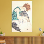 膝に頭を付けた着席した女性 キャンバスプリント (インサイチュ (リビング))