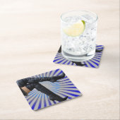 膝の上の腿ハイブーツ – 青スターバスト スクエアペーパーコースター (インサイチュ)