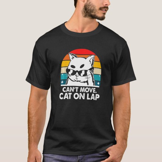 膝上の猫が動かない + 在宅猫 + 子猫 + 在宅勤務 Tシャツ (正面)