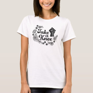 膝/#takeaknee/私をありますKaepernickと取って下さい Tシャツ