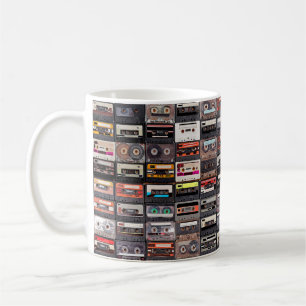 膨大な数のオーディオカセット コーヒーマグカップ