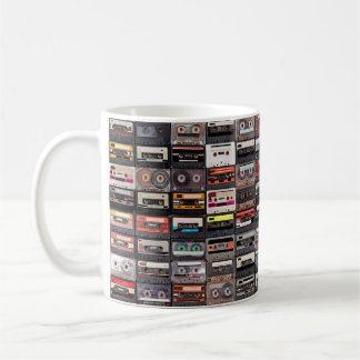 膨大な数のオーディオカセット コーヒーマグカップ