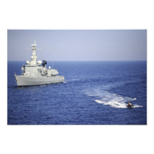 膨張可能なボートに乗ったポルトガル海軍チーム フォトプリント           