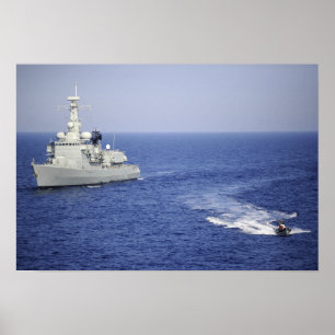 膨張可能なボートに乗ったポルトガル海軍チーム ポスター