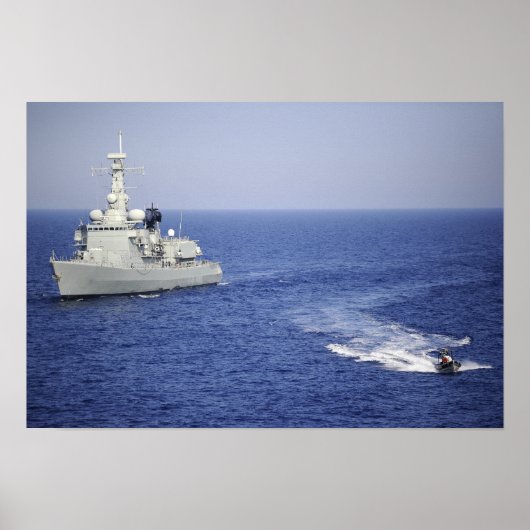 膨張可能なボートに乗ったポルトガル海軍チーム ポスター (正面)