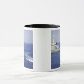 膨張可能なボートに乗ったポルトガル海軍チーム マグカップ (中央)