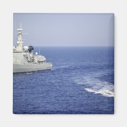 膨張可能なボートに乗ったポルトガル海軍チーム マグネット (正面)