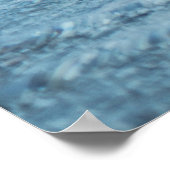 膨脹可能な浮体の上の女性が海を指し示す ポスター (角)