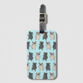 臀部のシェーカーのパグの子犬のバスト移動かわいい踊り犬 ラゲッジタグ (正面縦)