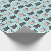 臀部のシェーカーのパグの子犬のバスト移動かわいい踊り犬 ラッピングペーパー (角)