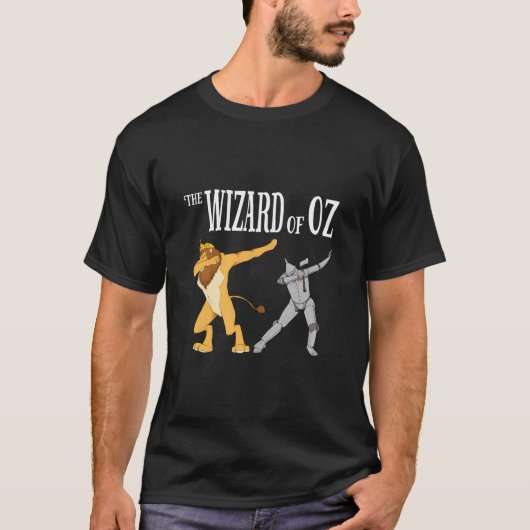 臆病ライオンのブリキ男Dab Tシャツ – Oの魔法使い (正面)