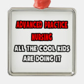 臨床おもしろいRNスペシャリストのシャツとギフト メタルオーナメント (正面)