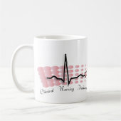 臨床看護のインストラクターQRSのデザイン コーヒーマグカップ (左)