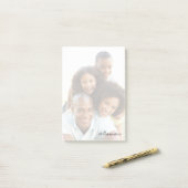 自カスタム身のフォトモダントレンディースクリプトタイポグラフィ ポストイット (デスク上)