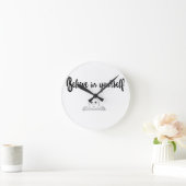 自信じ分の文字とイメージ ラウンド壁時計 (ホーム)