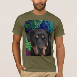 自信に満ちた番犬ロットワイラー Tシャツ